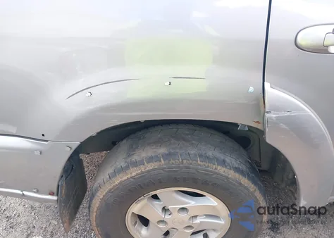 2004 Toyota Sequoia Sr5 V8 z USA, uszkodzony, nr VIN 5TDZT34A44S221817